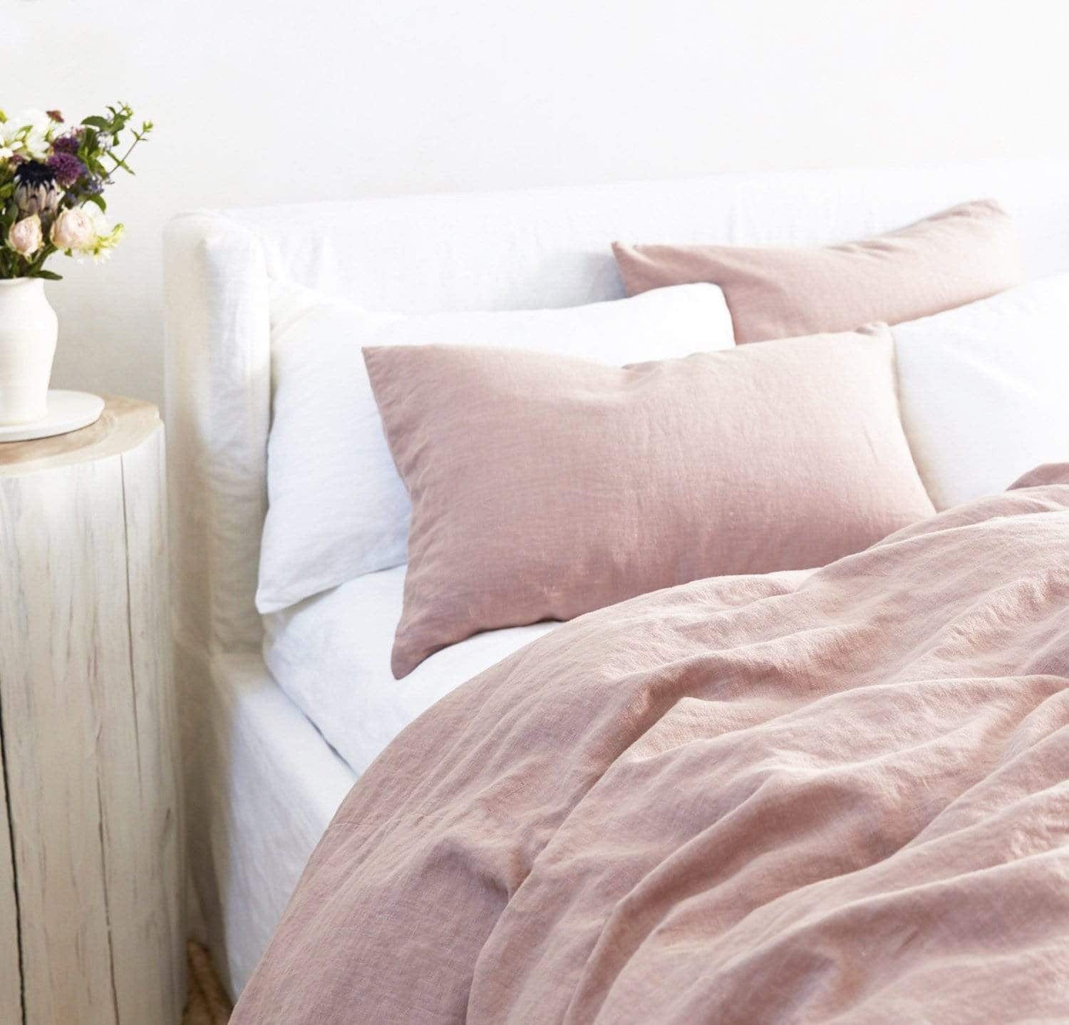 https://www.roughlinen.com/cdn/shop/files/orkney-linen-duvet-cover-dusk-pink-6_2000x_2000x_9e5ac3db-9211-4c77-aeb0-7d501043545e_2000x.jpg?v=1696888487