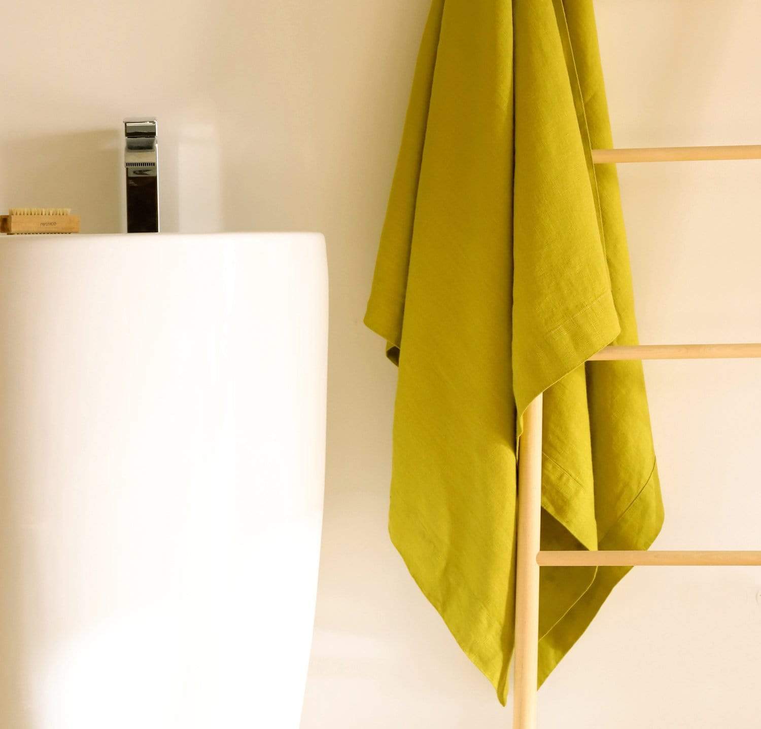 https://www.roughlinen.com/cdn/shop/products/Orkney-linen-bath-sheet-pear_2000x.jpg?v=1696880816