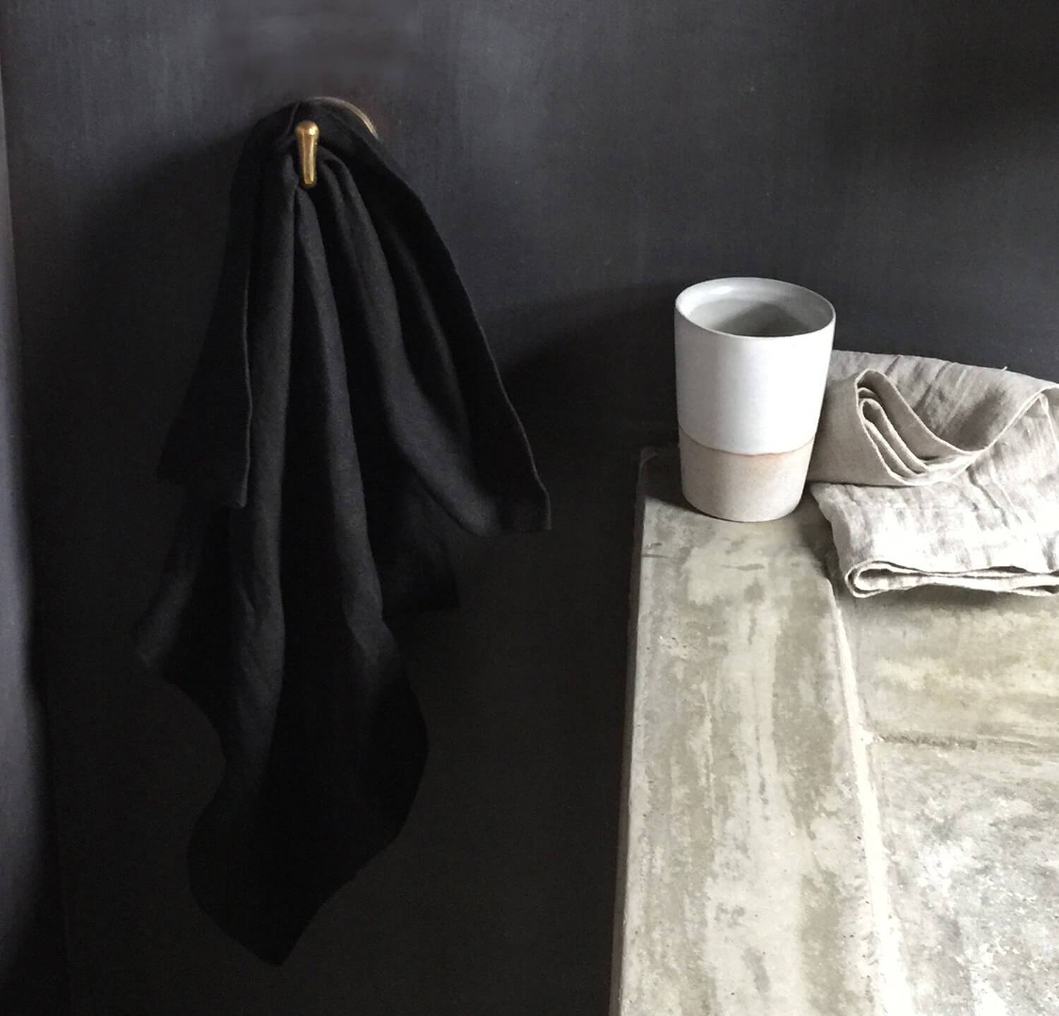 https://www.roughlinen.com/cdn/shop/products/orkney-linen-hand-towel-black_2000x.jpg?v=1696880495