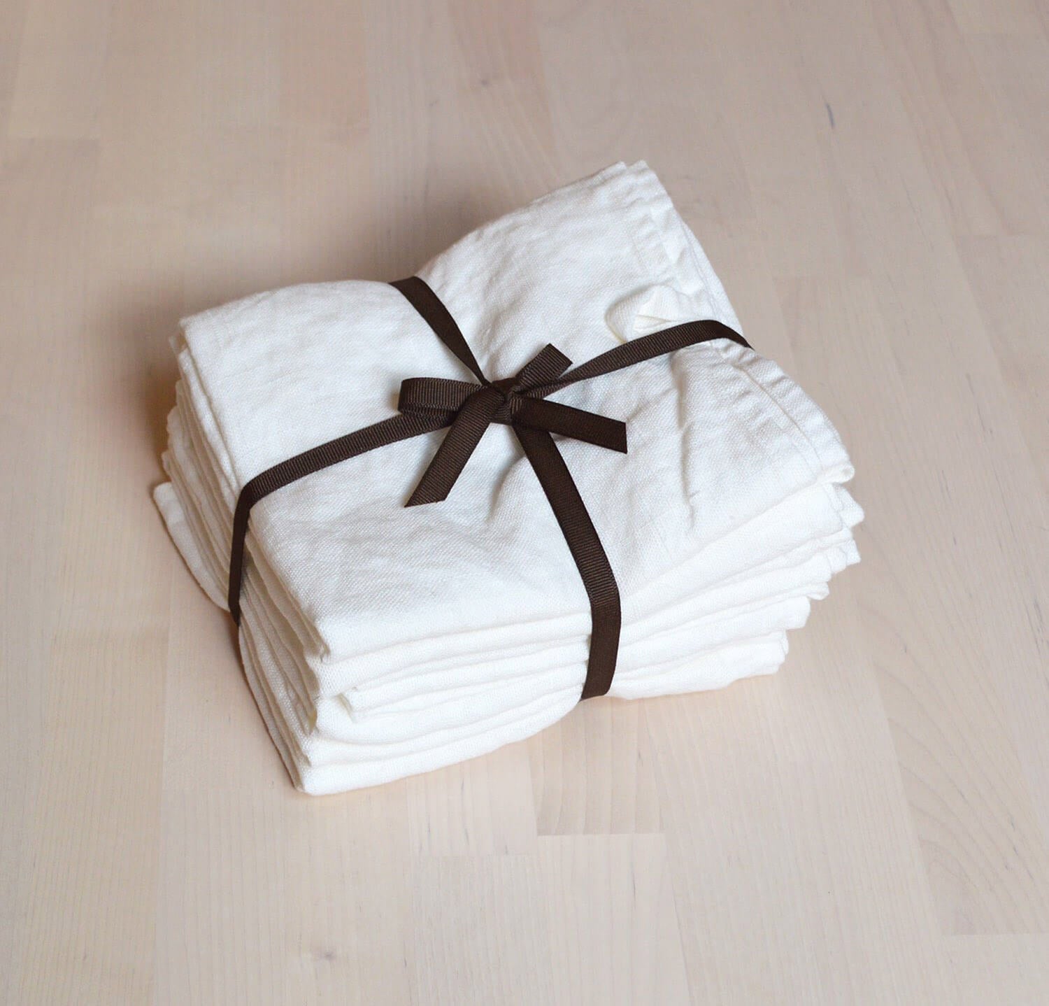 https://www.roughlinen.com/cdn/shop/products/orkney-linen-set-of-seven-kitchen-tea-towels-white_2000x.jpg?v=1673630071